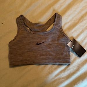 Nike Women's Swoosh Light Support Non-Padded Sports Bra